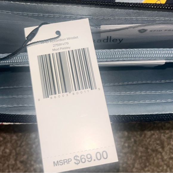 NWT Vera Bradley Accordion Wristlet in Mod Paisley - Picture 3 of 7